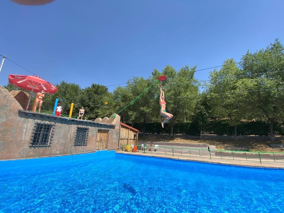 Armenian Village Park Hotel & Free Water Park, Gym Jerevan Exteriör bild