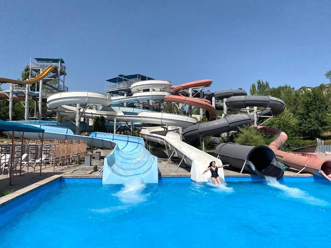 Armenian Village Park Hotel & Free Water Park, Gym Jerevan Exteriör bild